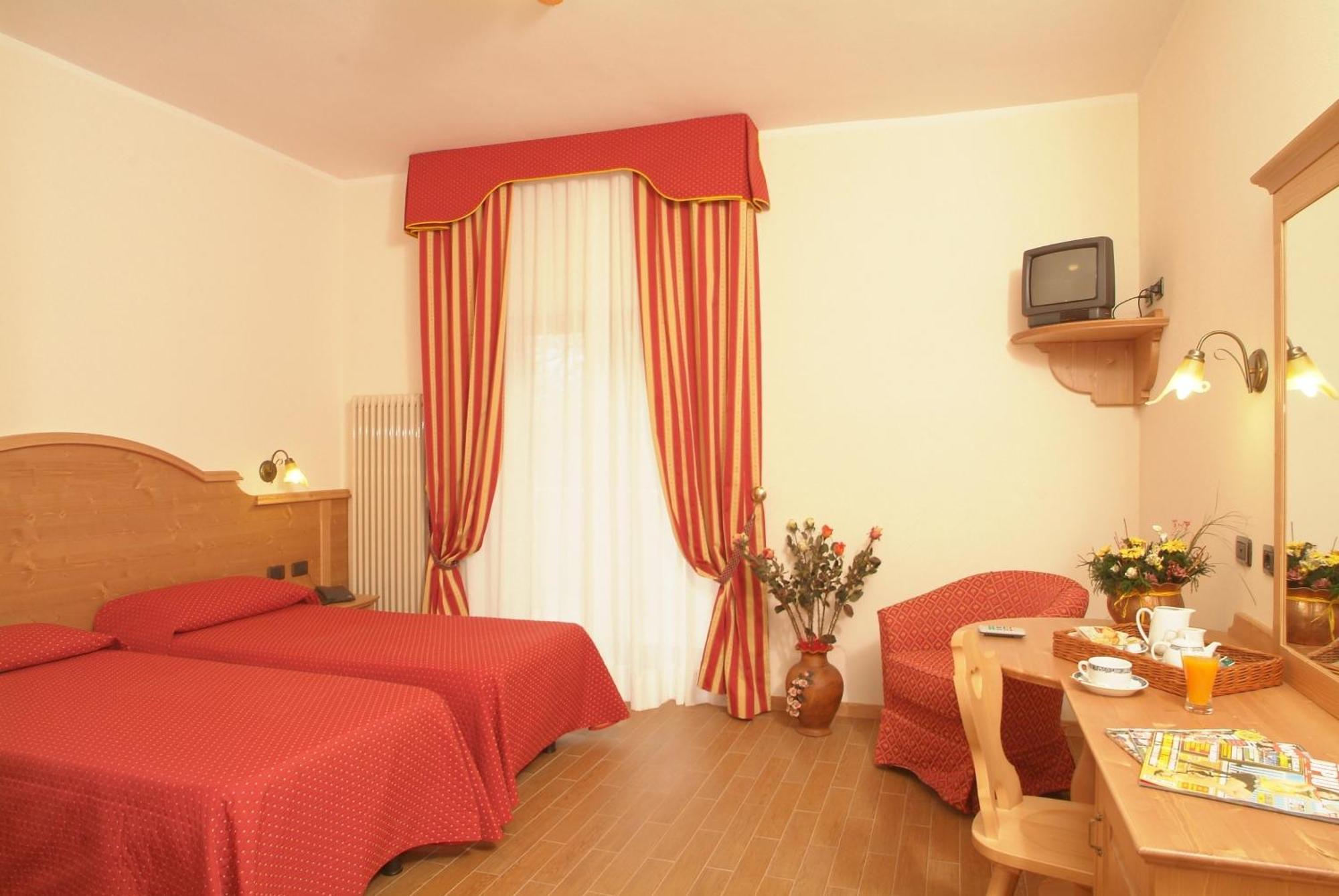 Hotel Fai Fai della Paganella Buitenkant foto